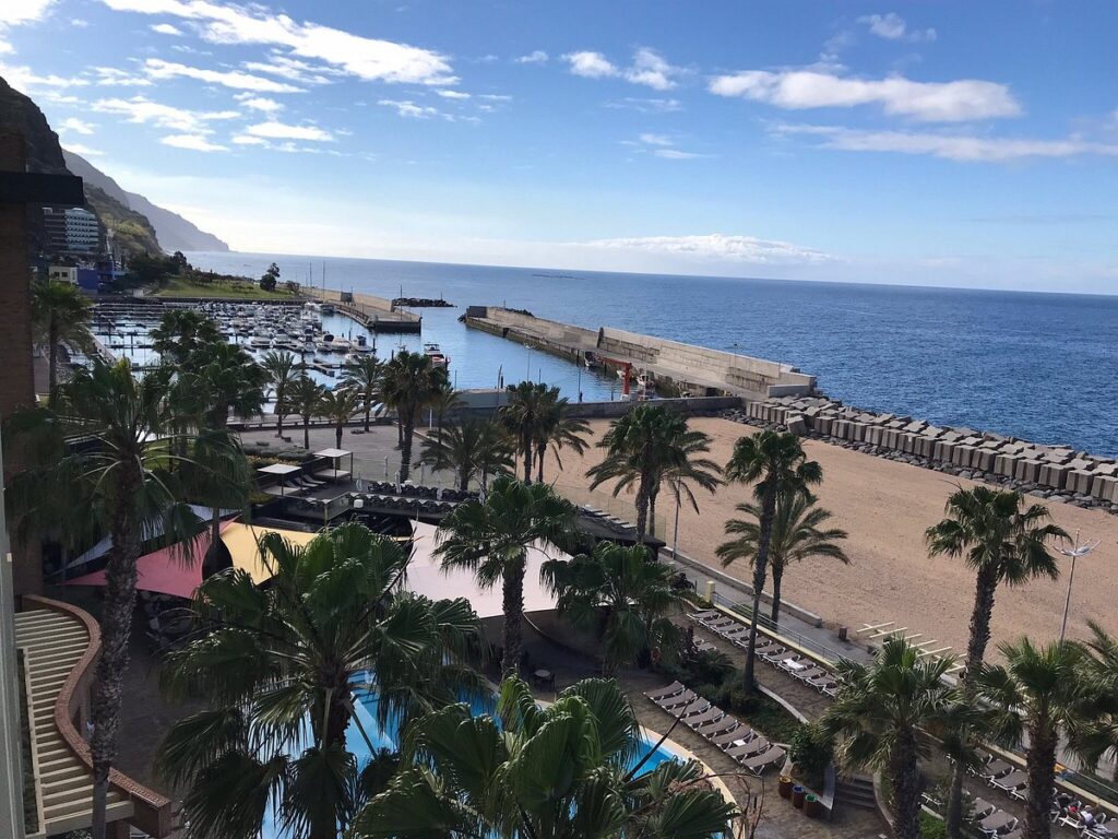 Top 6 Kids-Friendly hotels in Madeira, with kids clubs and activities